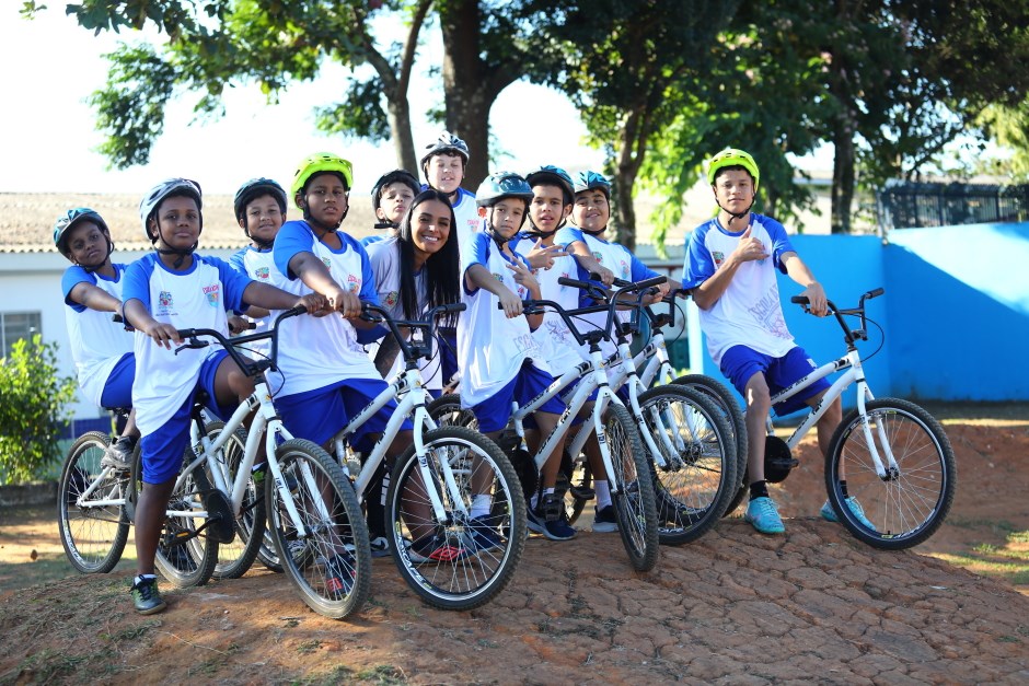 Oficinas de BMX movimentam escola do Campo dos Alemães