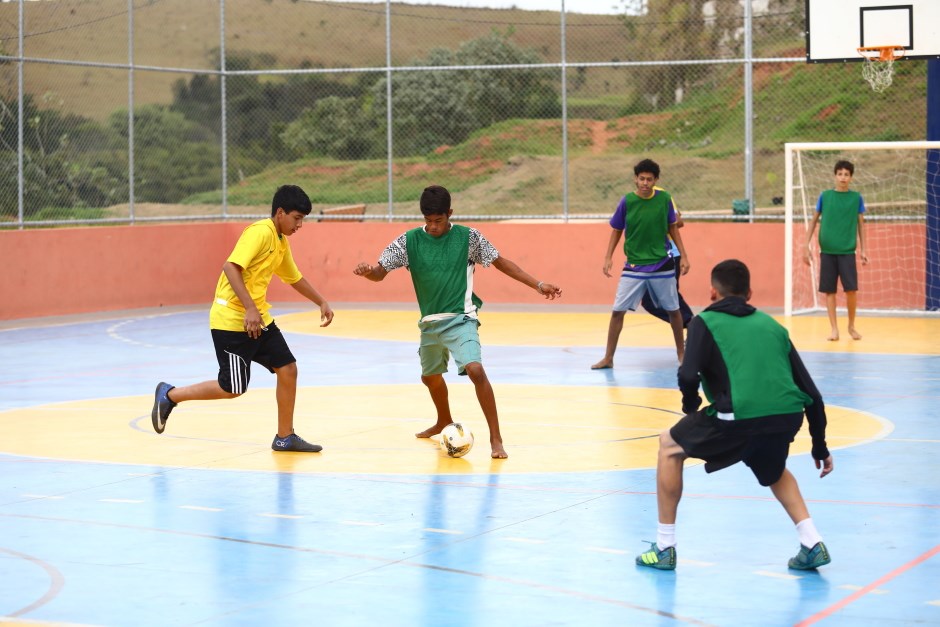 Parque Nova Esperança ganha quadra poliesportiva e playground