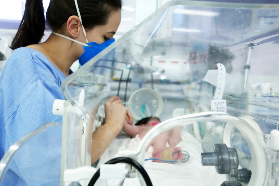 UTI Neonatal implanta ferramenta Lean no cuidado aos bebês