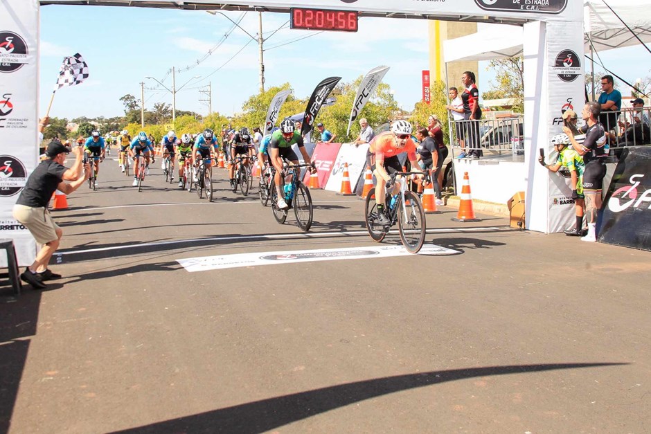 Mais de 500 atletas disputam Paulista de Ciclismo em São José