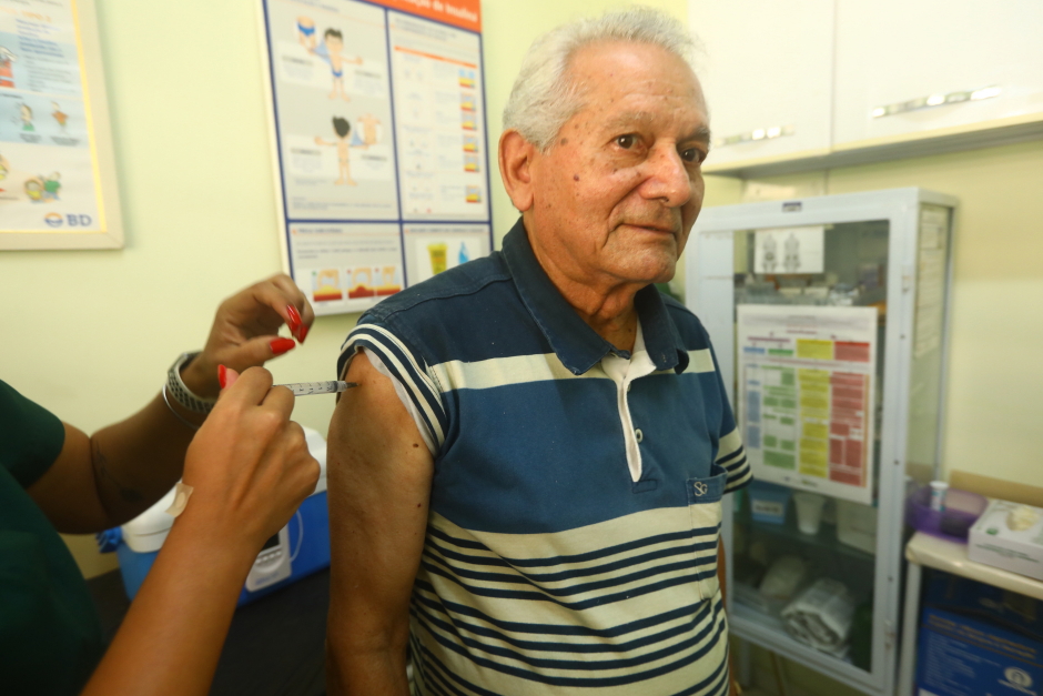 Casas do Idoso montam posto para vacinação contra a gripe