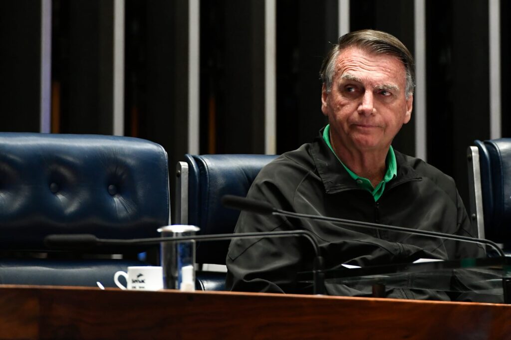 DEFESA DE BOLSONARO JÁ ADMITE PRISÃO EM REGIME FECHADO